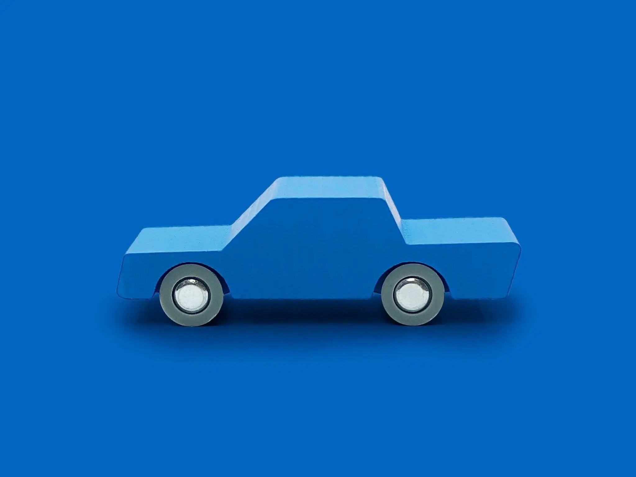 Petite voiture en bois, va - et - vient, bleue - myplayground