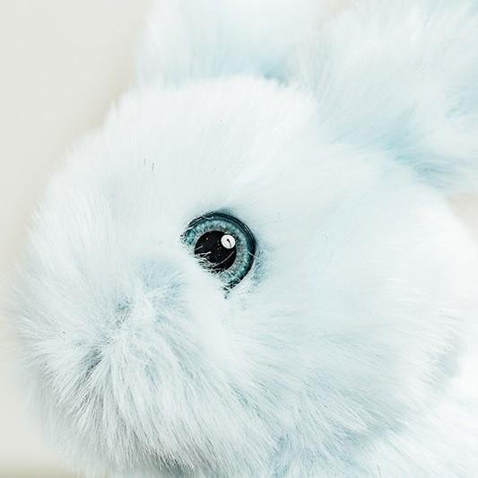 Ma peluche Lapin Léon - La Pelucherie by La Pelucherie