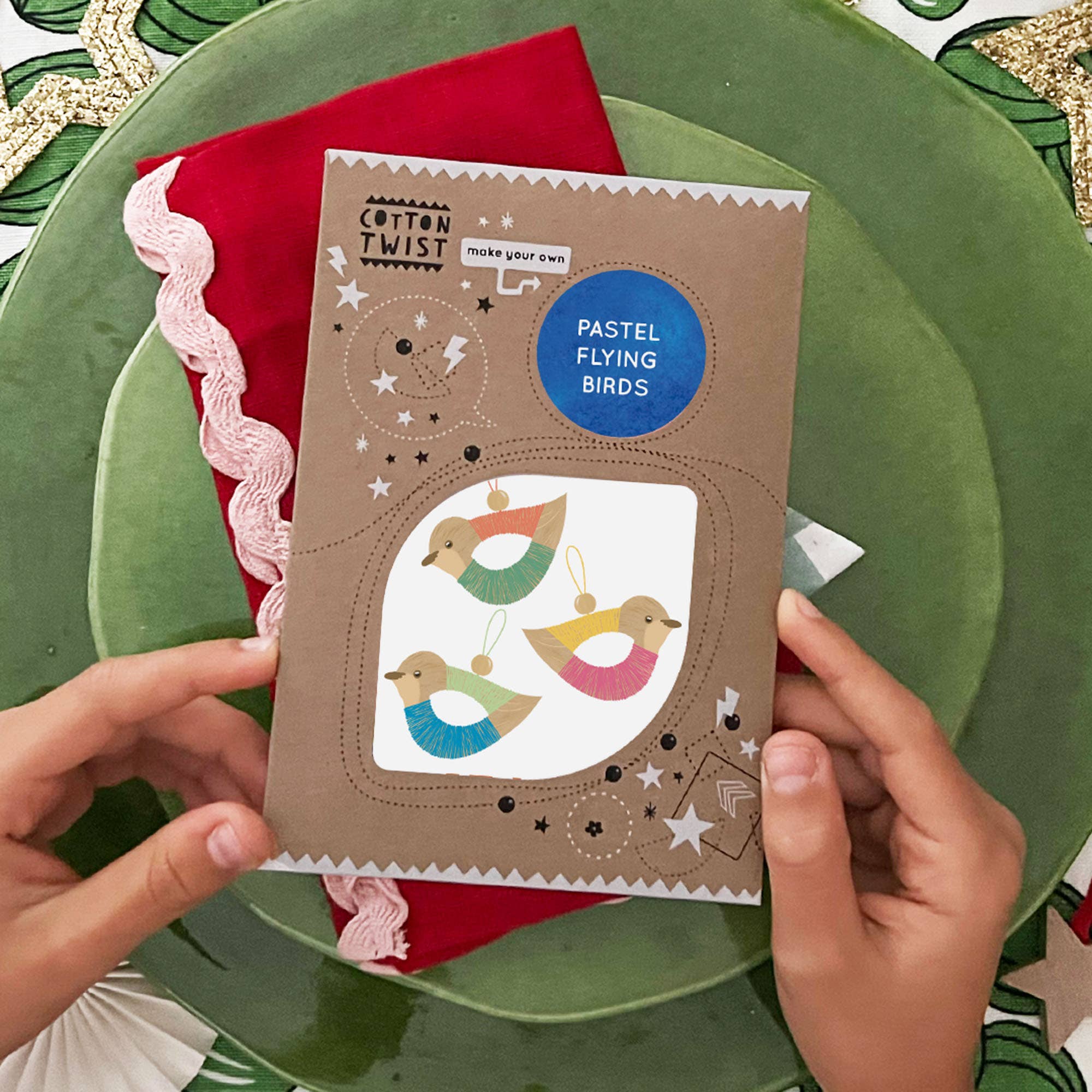Créez vos propres décorations en forme d'oiseaux volants by Cotton Twist