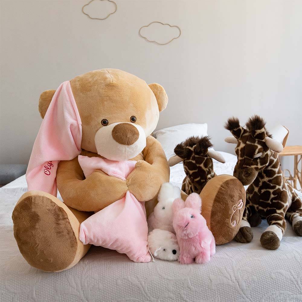 Ma peluche Lapin Léon - La Pelucherie by La Pelucherie