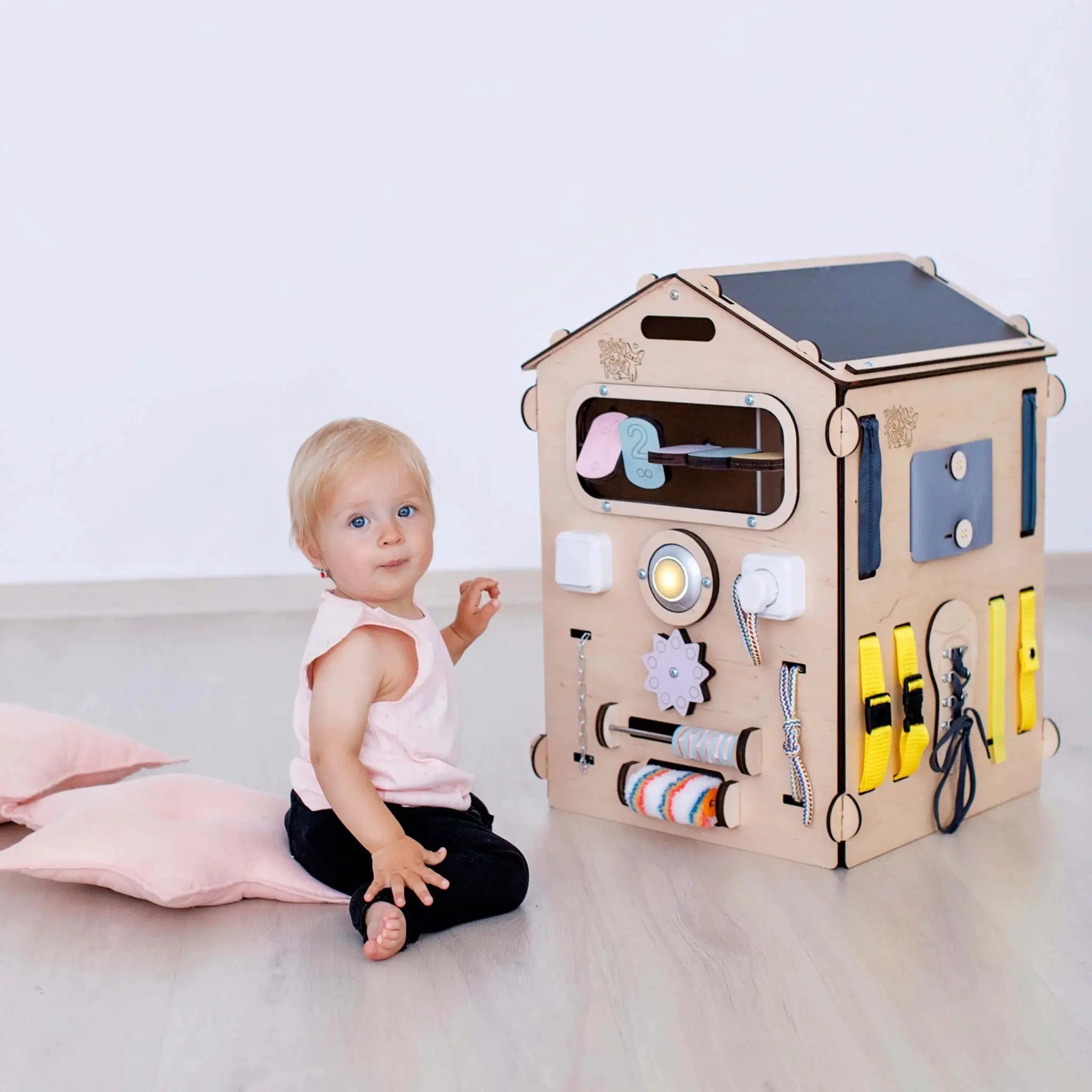 Ensemble Maisonnette et Cube Interactif - Natura/Pastel, bois natura - 12 à 18 mois - BusyKids by BusyKids