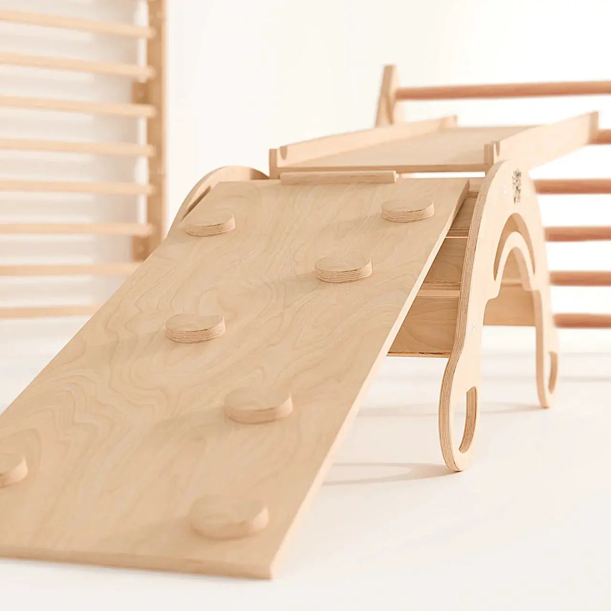 Ensemble triangle Pikler + 2 planches à Double Face + Bascule d’Équilibre - nature, bois brut (non verni), 12 à 18 mois - BusyKids by BusyKids