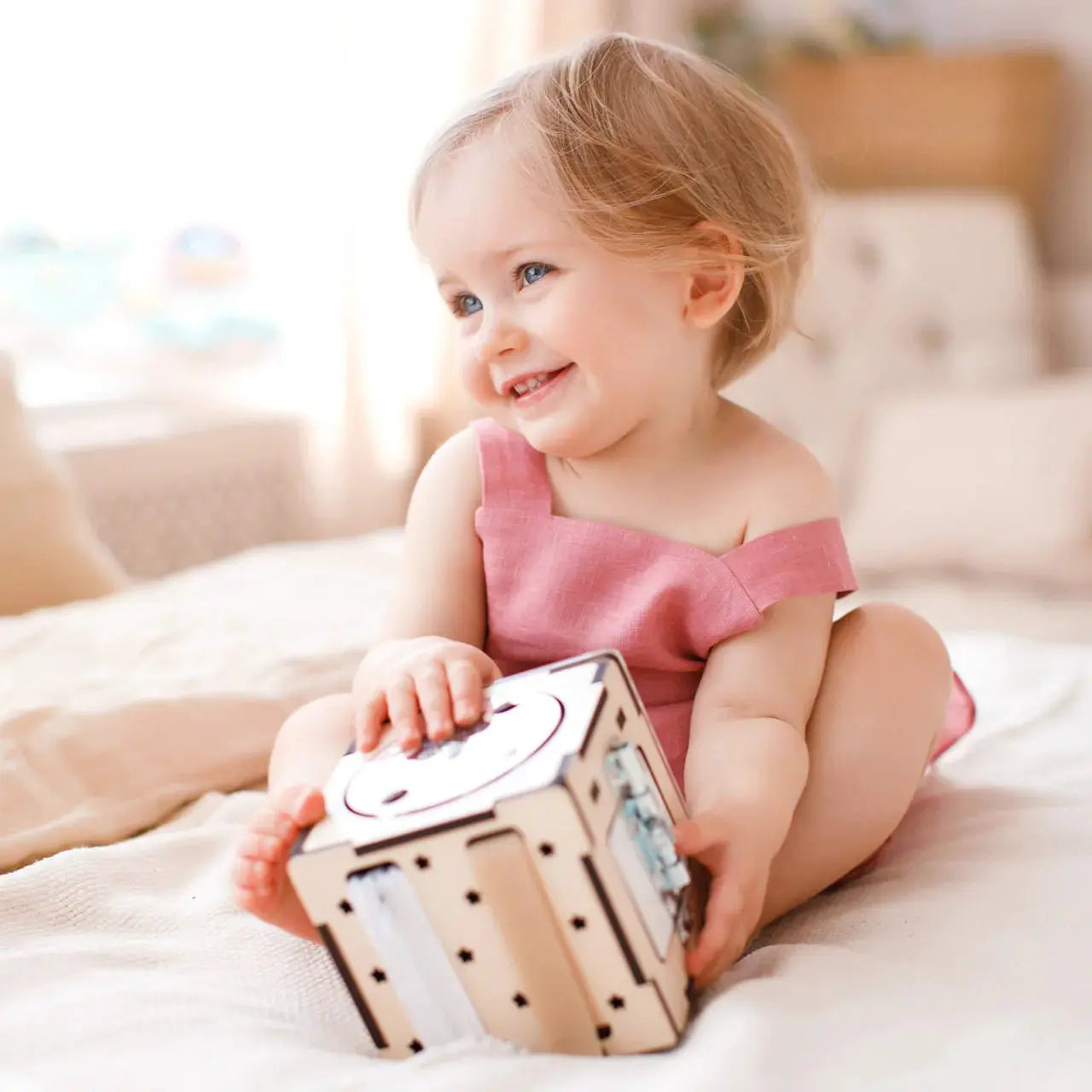Cube d'activités - Bois Natura, 12 mois - BusyKids by BusyKids