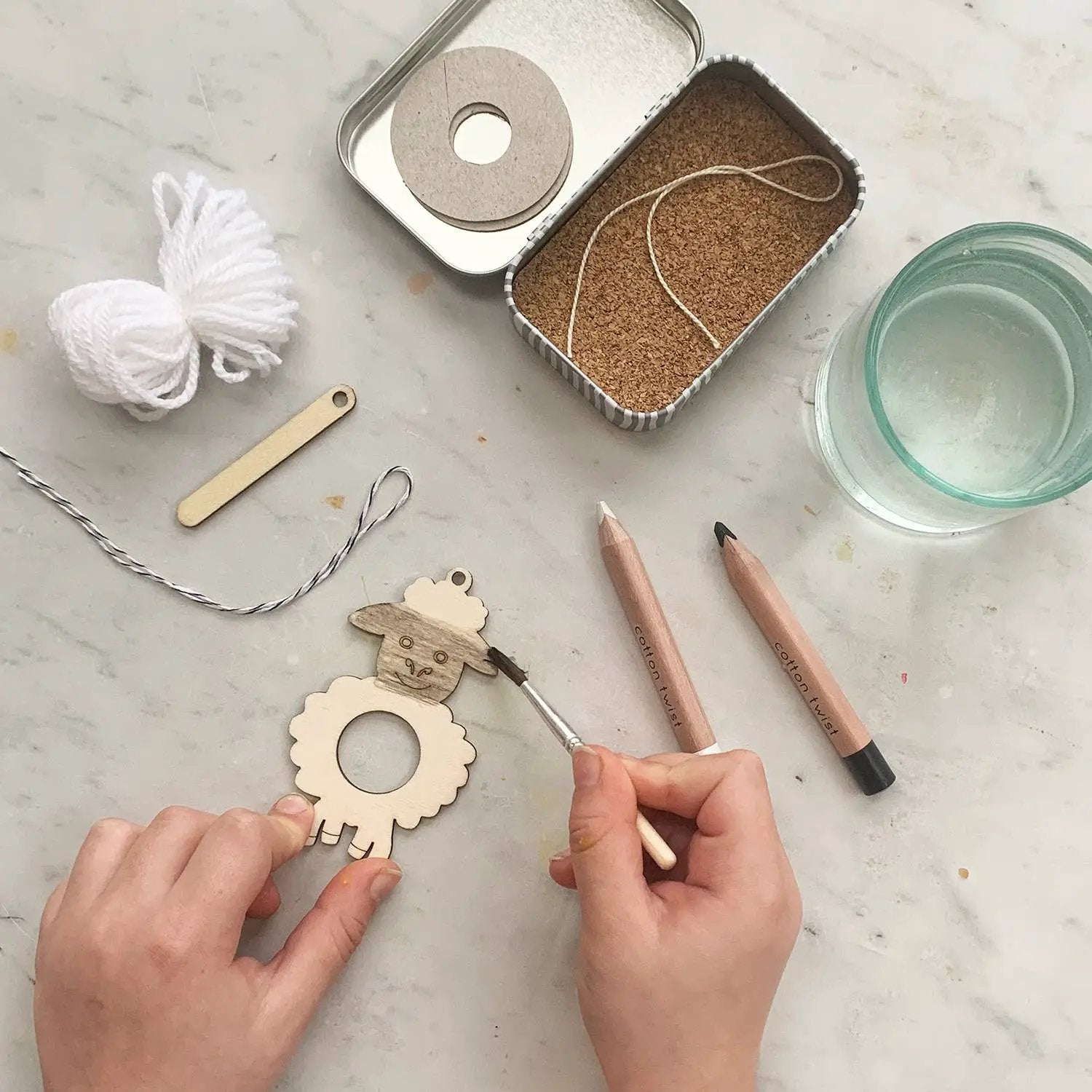 Coffret cadeau Make Your Own Pom Pom Agneau by Cotton Twist