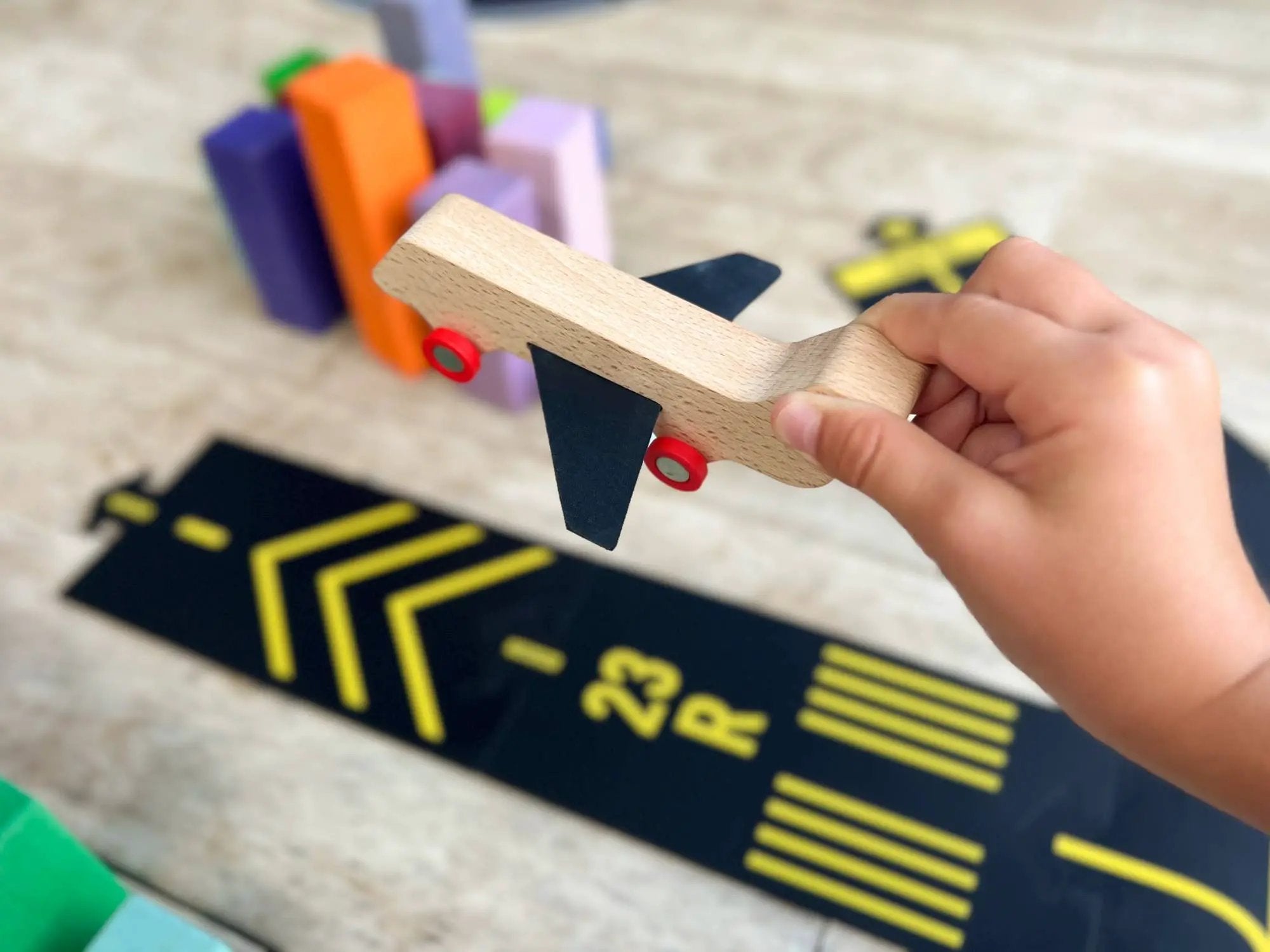 Runway - Kit aéroportuaire flexible by Waytoplay Toys - The Netherlands