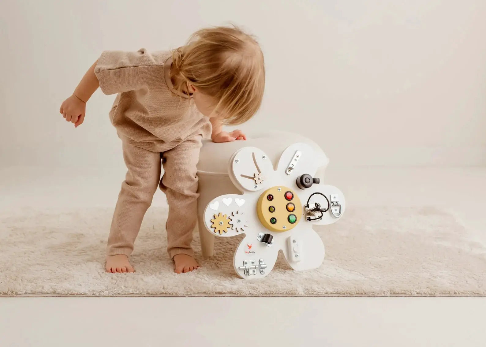 Fleur DAISY Busy board - Planche sensorielle - Jeu de motricite fine pour enfant (3 ans et +) by FoxyFamily
