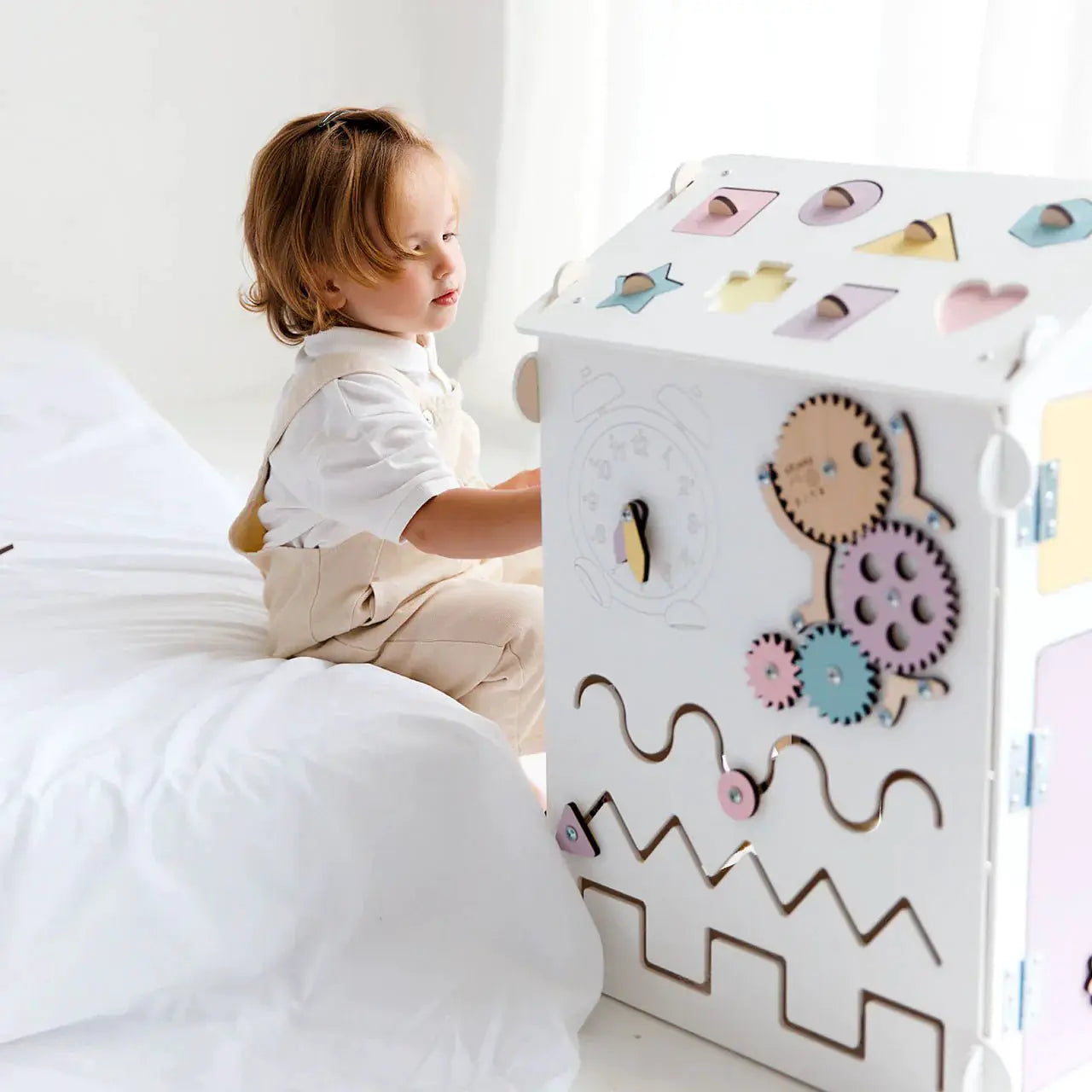 Maisonnette Éducative blanche - pastel, édition limitée, Bois Natura, 12 à 18 mois - BusyKids by BusyKids