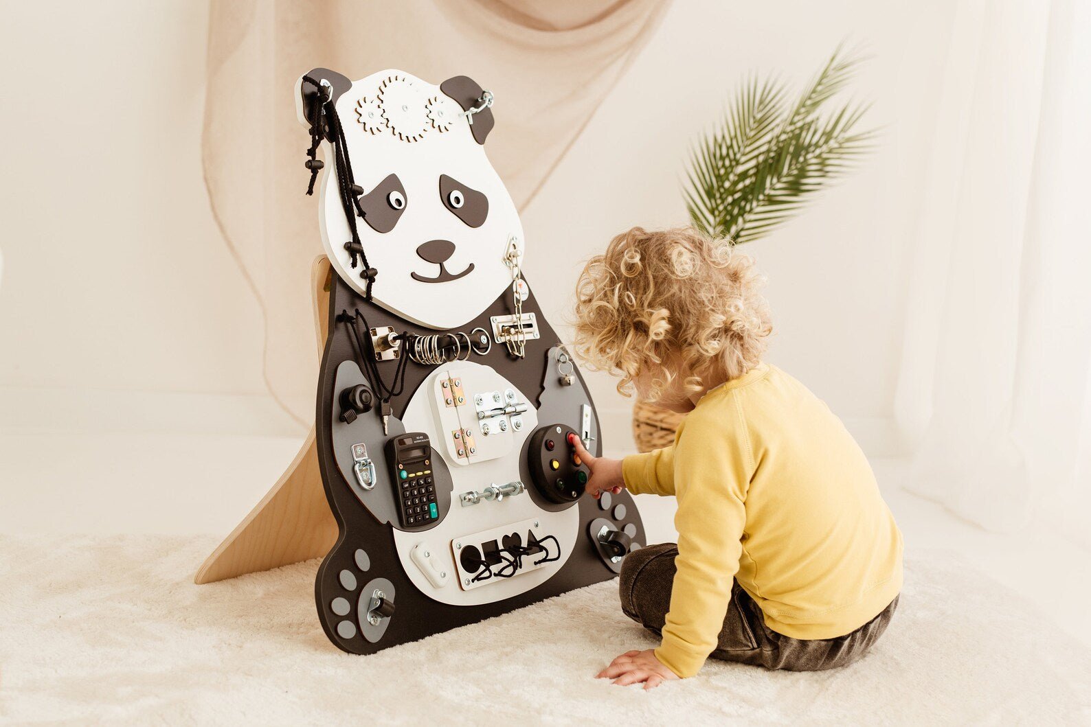 Panda Busy Board - Planche sensorielle - Jeu de motricite fine pour enfant (3 ans et +) - myplayground
