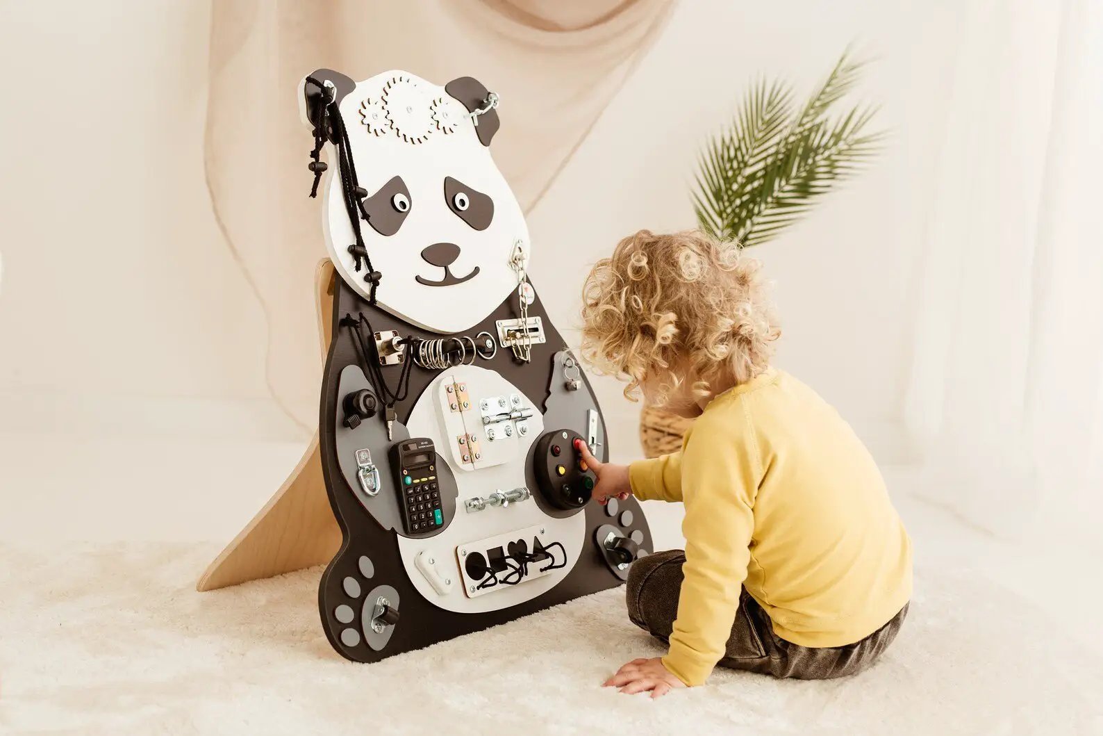 Panda Busy Board - Planche sensorielle - Jeu de motricite fine pour enfant (3 ans et +) by FoxyFamily