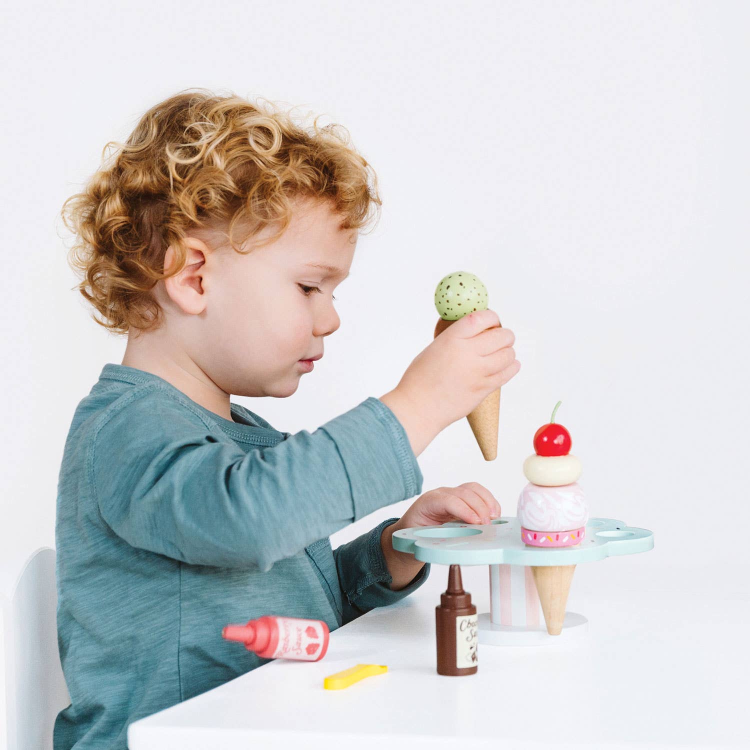 Stand de glaces Carlos - Jeu sensoriel enfant ( 2 ans et + ) by Le Toy Van