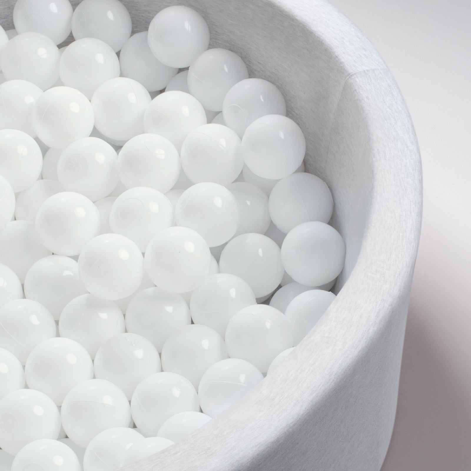 Boule de piscine à balles - 6 cm, blanche - Plush Nest - Misioo - myplayground