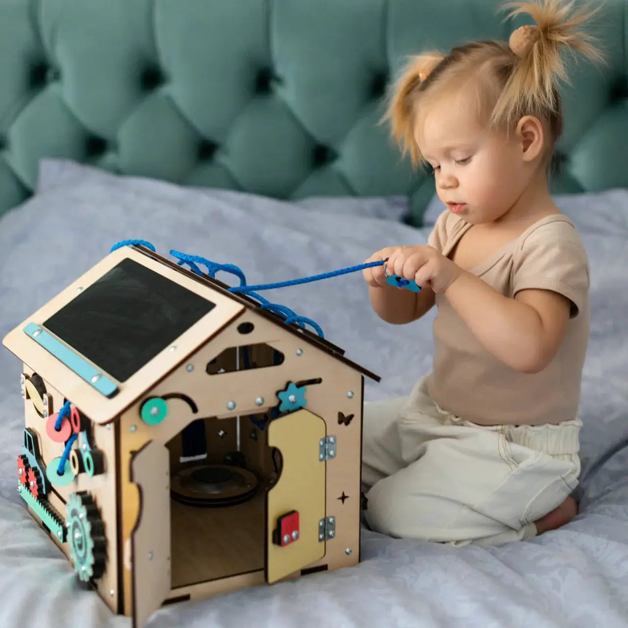 Busy Board maisonnette éducative - bois mini, 12 à 18 mois - busykids by BusyKids