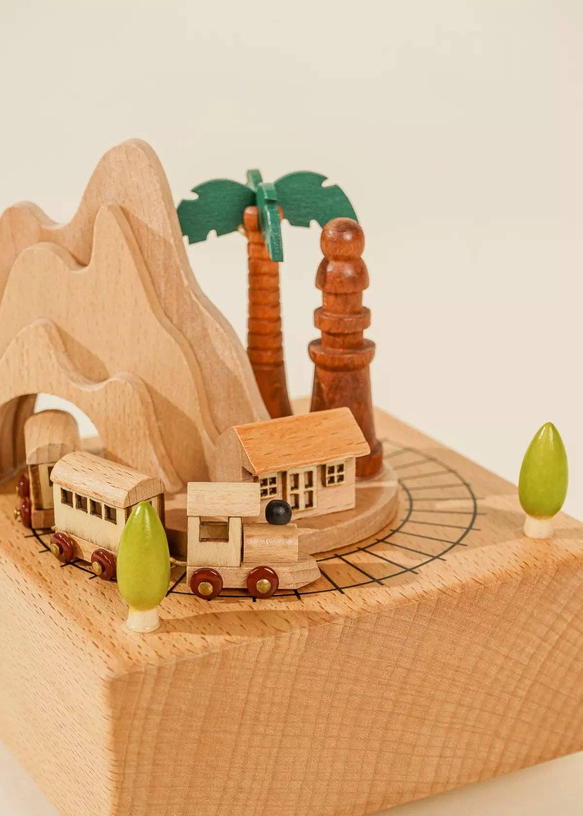 Boîte à musique en bois - Petit train - Coco Village - myplayground