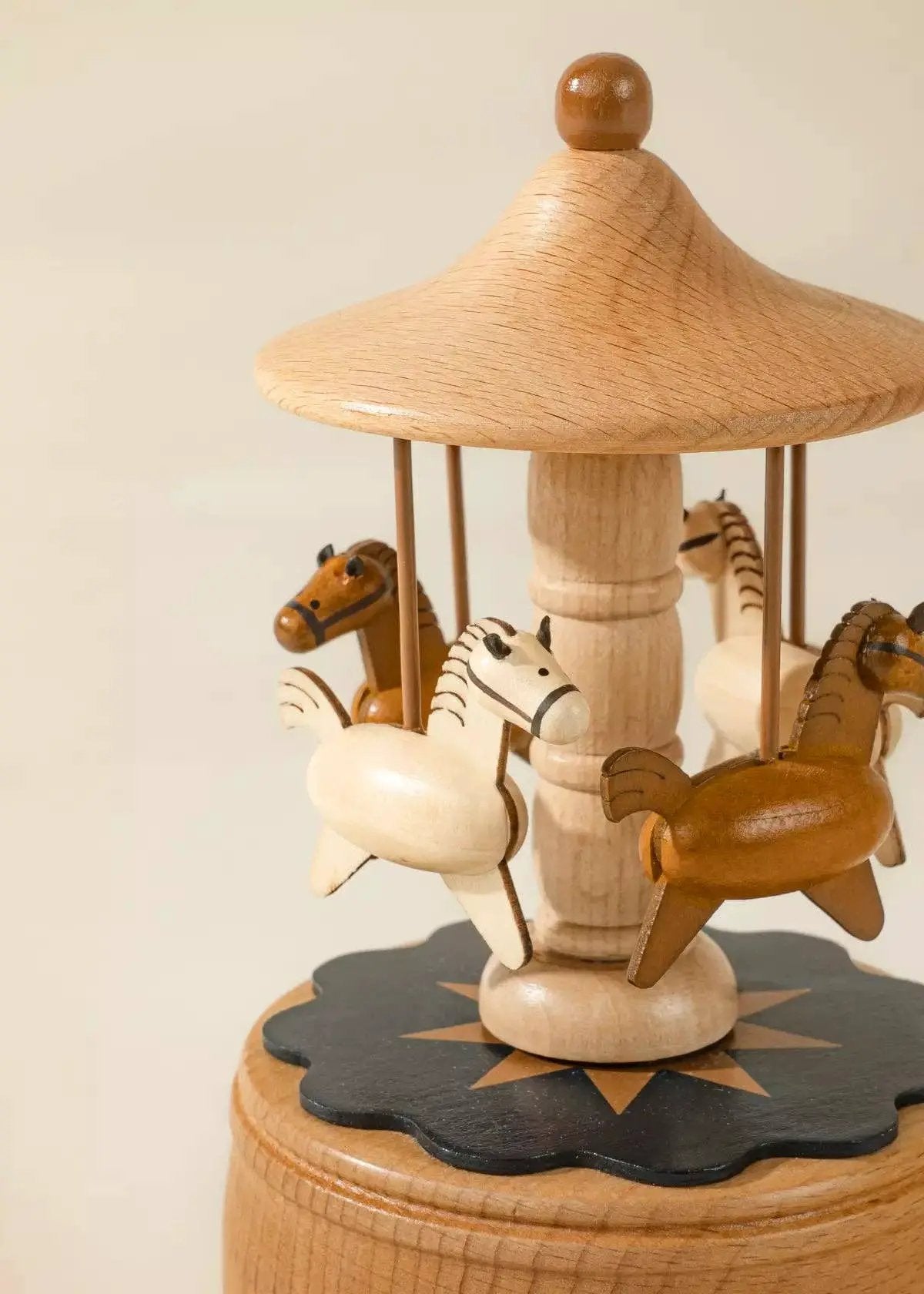 Boîte à musique en bois - The Carousel - Coco Village by Coco Village