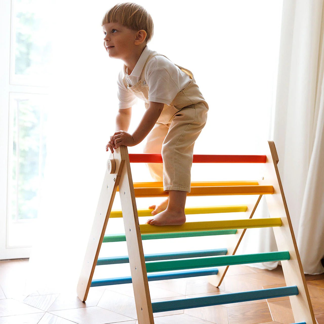 Triangle de Motricité Pikler - arc - en - ciel, bois Natura, 12 à 18 mois - BusyKids - myplayground