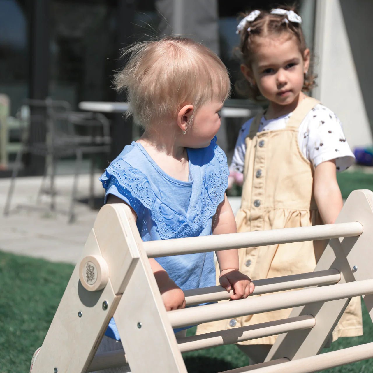 Triangle de Motricité Pikler - couleur Nature, bois brut (non verni), 12 à 18 mois - BusyKids - myplayground