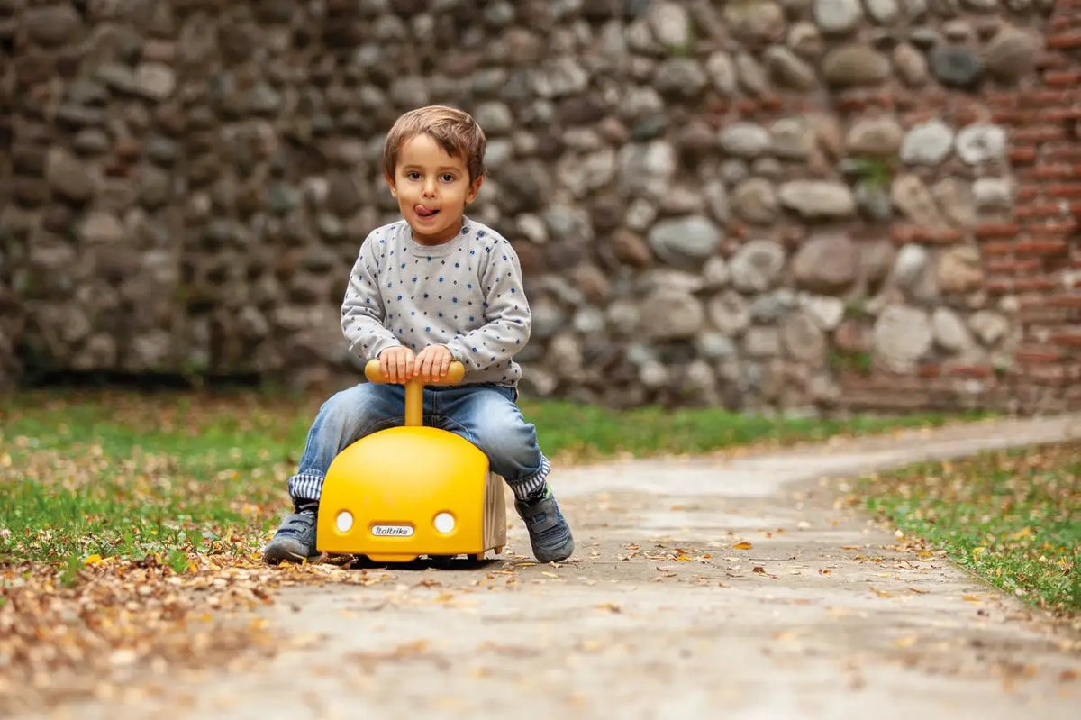 Porteur Ginetta Jaune 360 Degres Robuste Design Pour Tout Petit Explorateur 1 A 4 Ans Italtrike by Italtrike