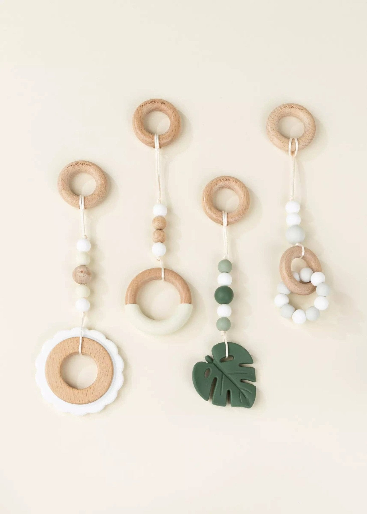 Ensemble de hochets à suspendre en bois et en silicone pour Play Arch (4) - Coco Village - myplayground