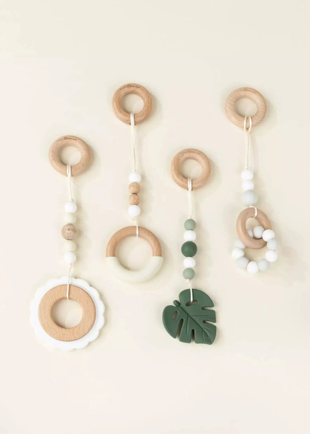 Ensemble de hochets à suspendre en bois et en silicone pour Play Arch (4) - Coco Village by Coco Village