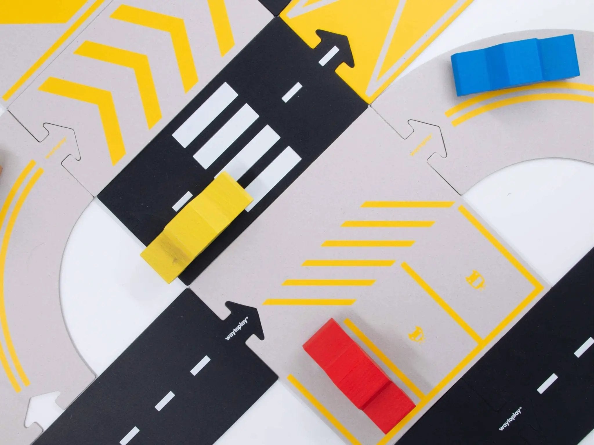 Petite voiture en bois, va-et-vient, jaune by Waytoplay Toys - The Netherlands