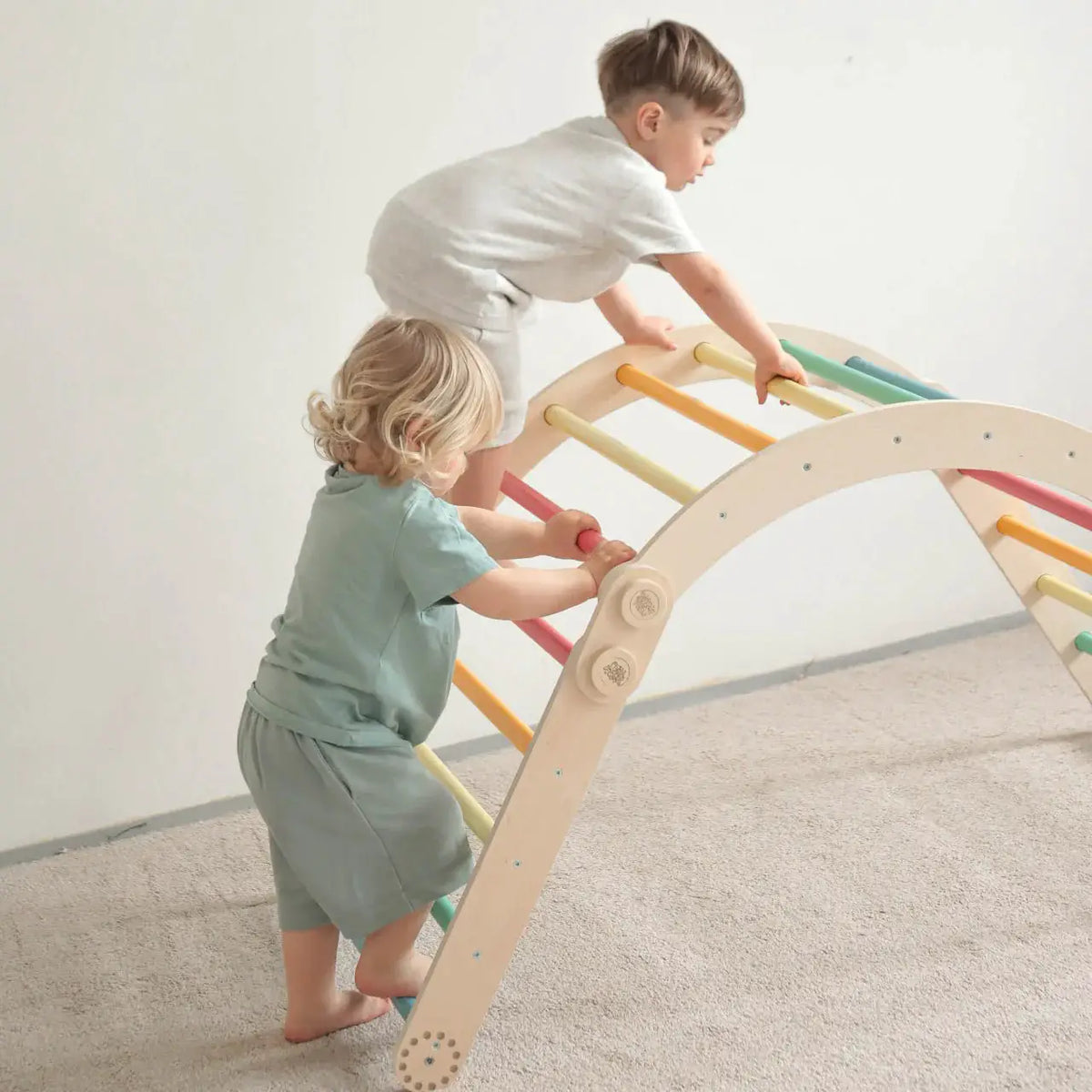 Ensemble d’escalade inclinable (set L avec Rocker) - arc-en-ciel, bois brut (non verni), 18 à 24 mois - BusyKids by BusyKids