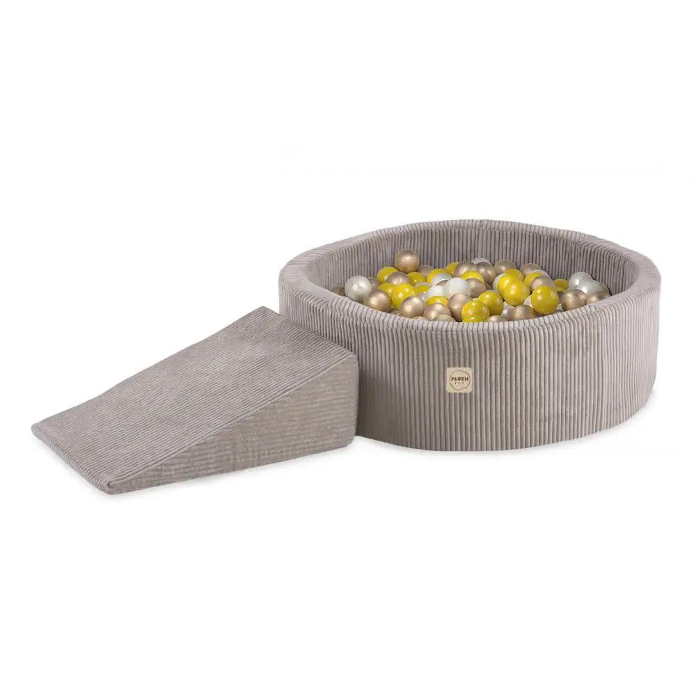 Terrain de jeu Dry pool + triangle – Velours côtelé beige premium, aire de jeu (+200 balles : perle, or, jaune) – Plush Nest by Misioo