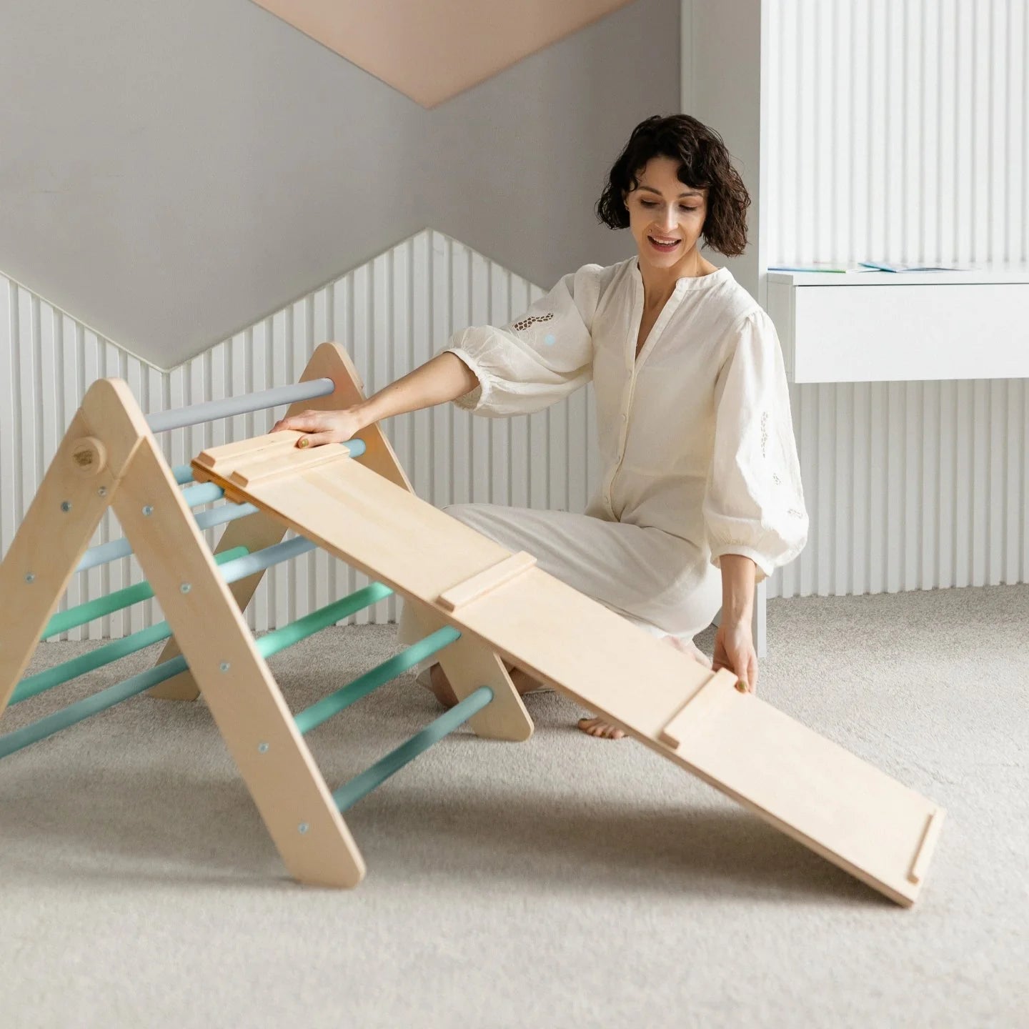 Ensemble triangle pikler et planche à double face - menthe, bois natura, 12 à 18 mois - BusyKids - myplayground