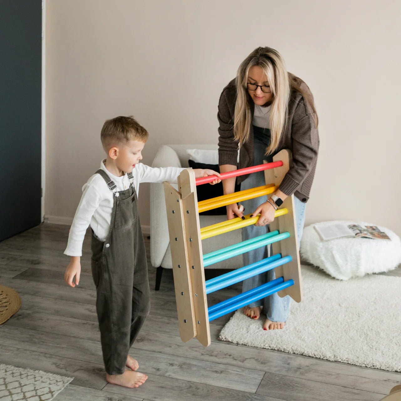 Ensemble triangle pikler + 2 Planches + bascule d’équilibre - arc - en - ciel, Bois Natura, 12 à 18 mois - BusyKids - myplayground