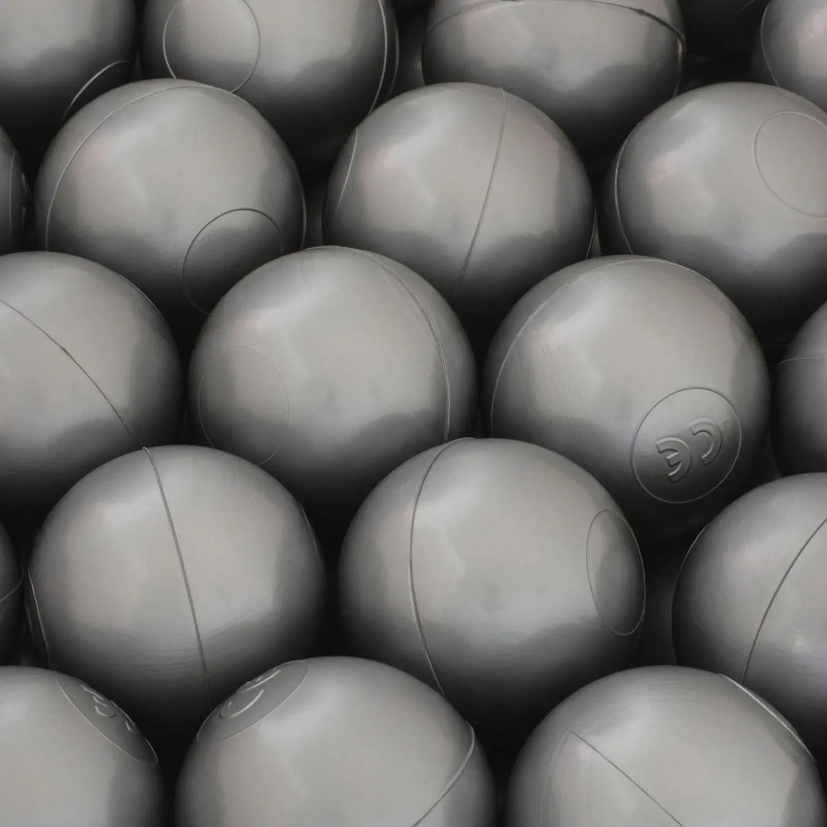 Piscine à balles - ronde 90x30 cm, gris clair, velours côtelé (+ 200 boules perle, bleu clair, argent) -Plush Nest- Misioo by Misioo
