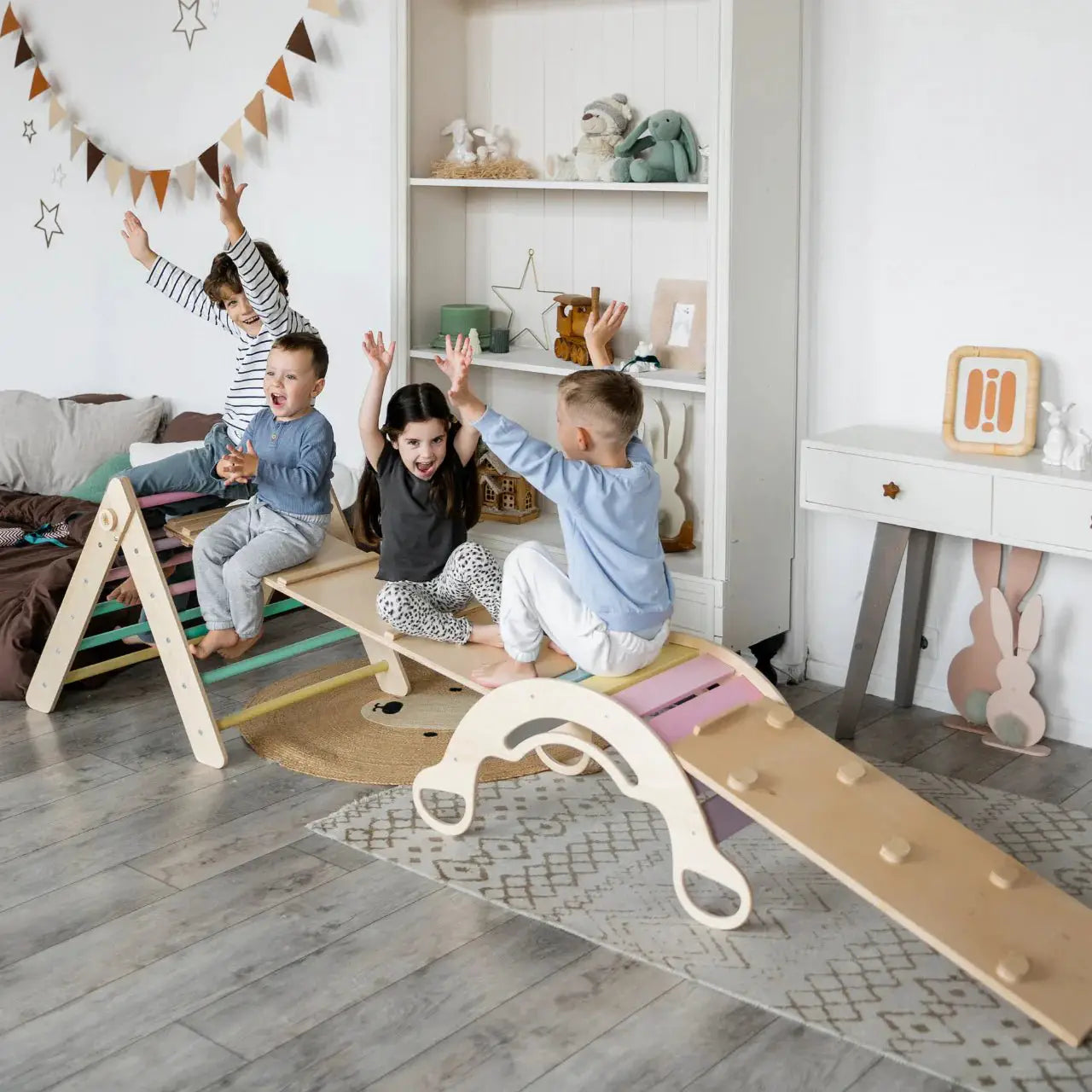 Ensemble triangle pikler + 2 Planches + bascule d’équilibre - Pastel, Bois Natura, 12 à 18 mois - BusyKids by BusyKids