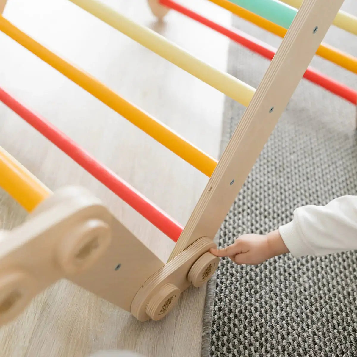 Ensemble d’escalade pour enfants (set M avec planche) - arc-en-ciel, bois brut (non verni), 18 à 24 mois - BusyKids by BusyKids