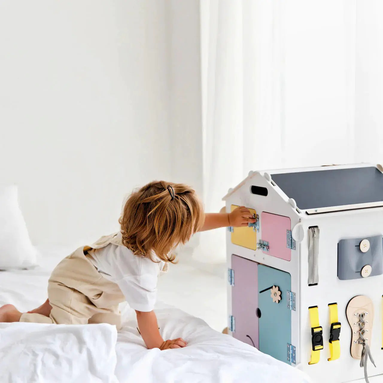 Maisonnette Éducative blanche - pastel, édition limitée, Bois Natura, 12 à 18 mois - BusyKids by BusyKids