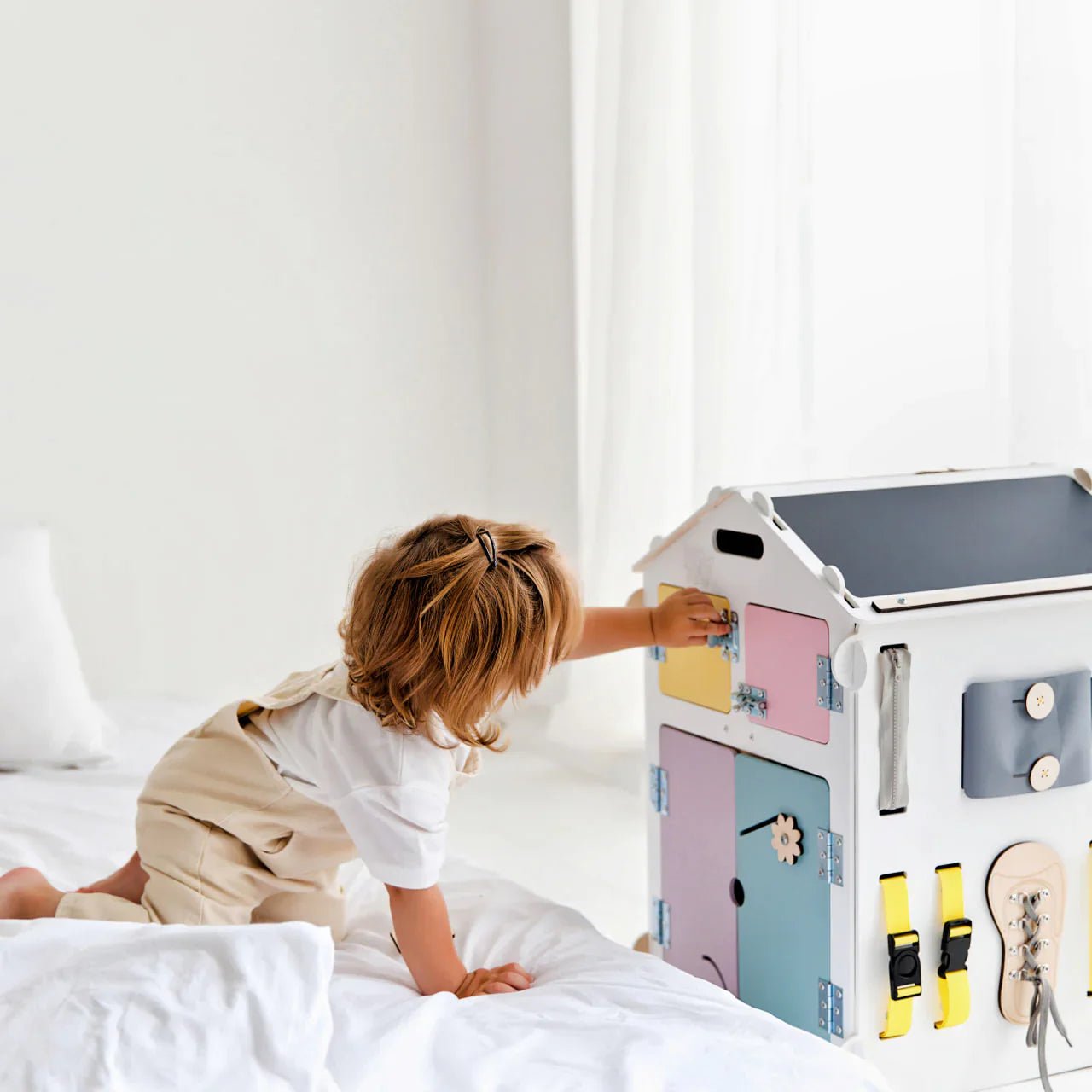 Maisonnette Éducative blanche - pastel, édition limitée, Bois Natura, 12 à 18 mois - BusyKids - myplayground