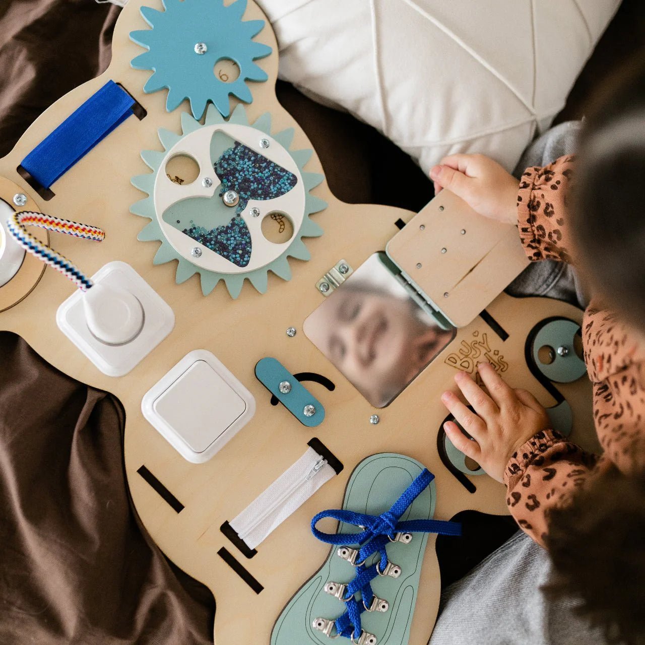 Busy Board « Ourson Curieux » - Bois Natura, 12 mois - BusyKids - myplayground