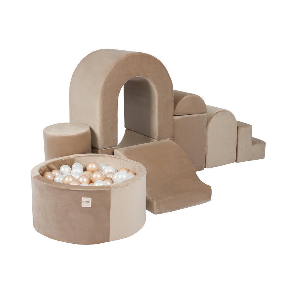 Château de terrain de jeu avec piscine + 150 balles – Velours or (beige) – Plush Nest by Misioo
