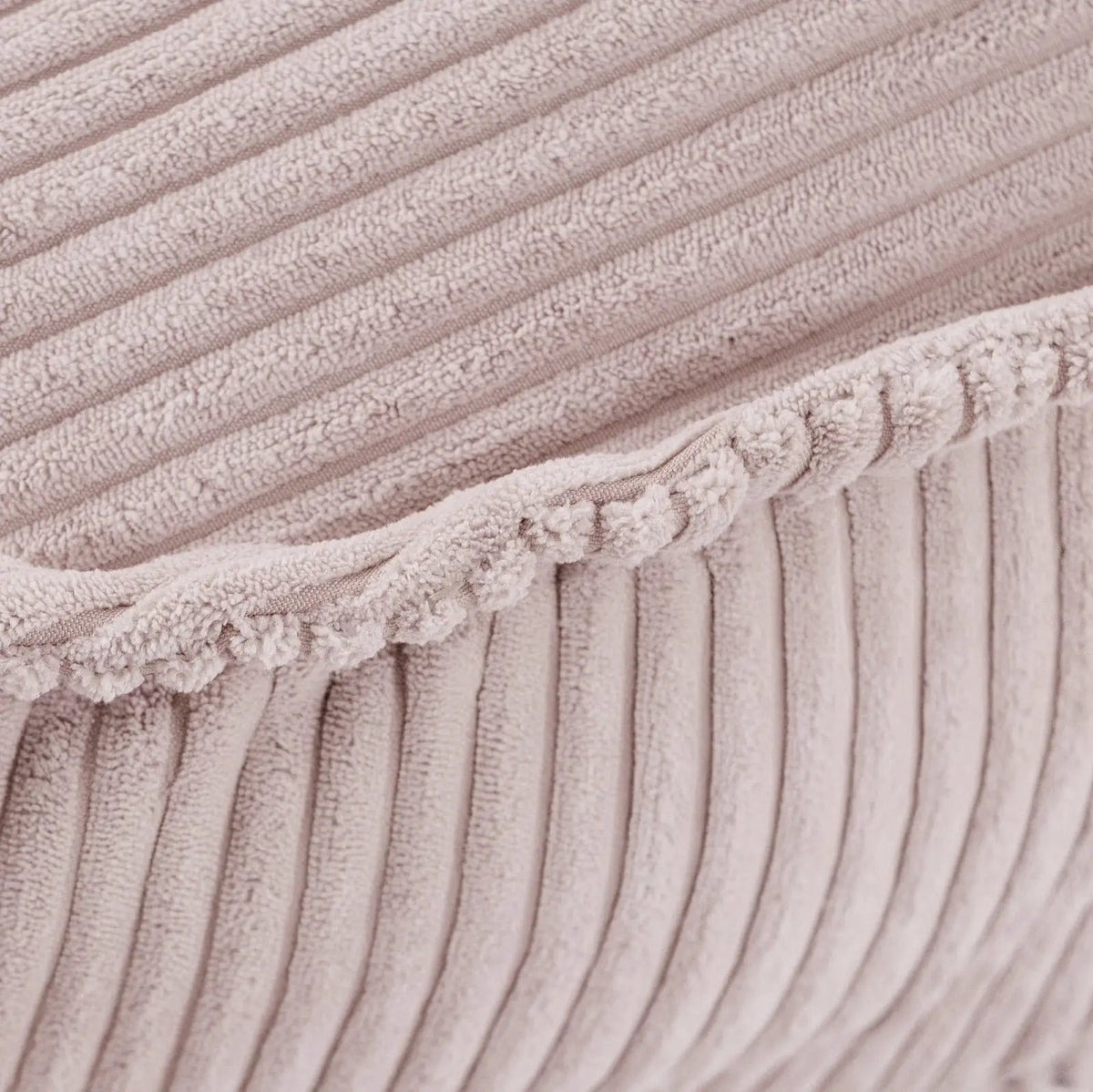Fauteuil Huggy Bear - 68x45, rose clair velours côtelé premium- Plush Nest by Misioo