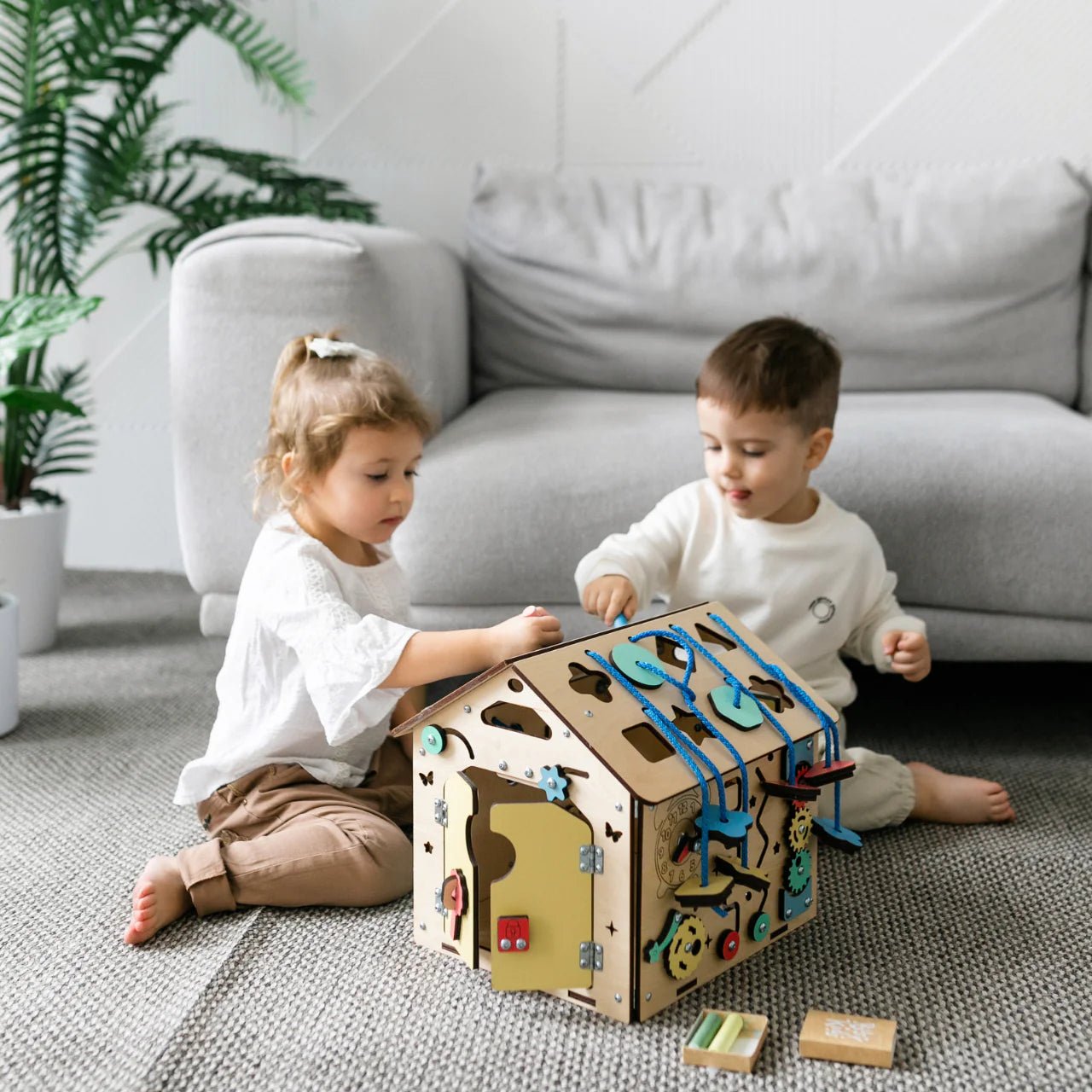 Busy Board Maisonnette Éducative - Bois Mini, 12 à 18 mois - BusyKids - myplayground