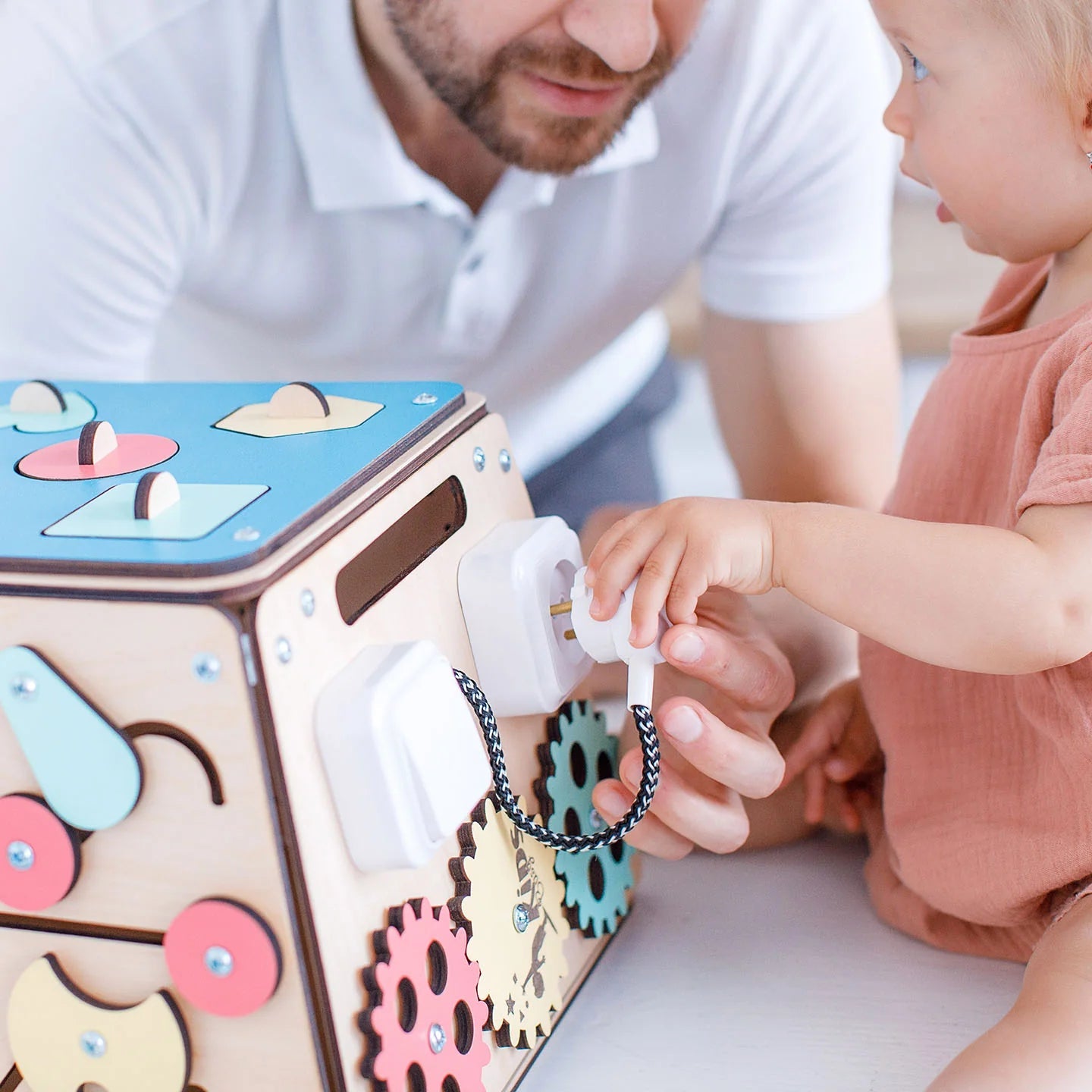 Coffre - fort - busy Board montessori, Bois Natura, 12 mois - BusyKids - myplayground