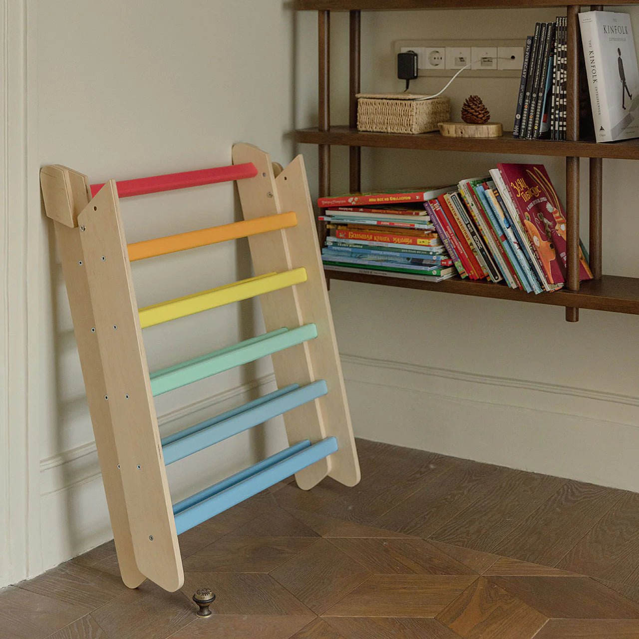 Triangle de Motricité Pikler - arc - en - ciel, bois Natura, 12 à 18 mois - BusyKids - myplayground