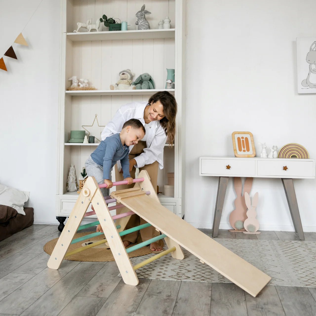 Ensemble triangle pikler et planche à double face - pastel, bois natura, 12 à 18 mois - BusyKids - myplayground