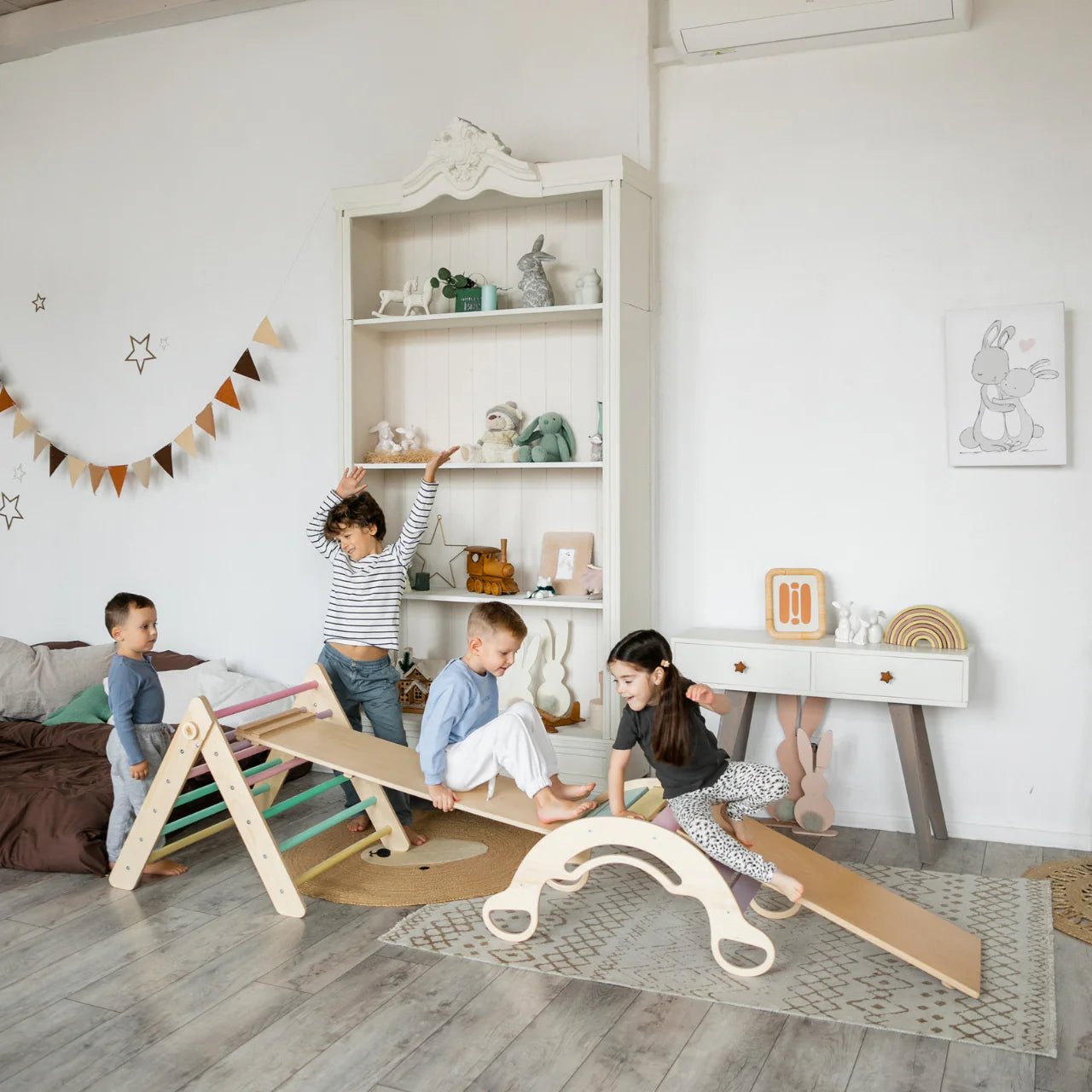 Ensemble triangle pikler + 2 Planches + bascule d’équilibre - Pastel, Bois Natura, 12 à 18 mois - BusyKids - myplayground