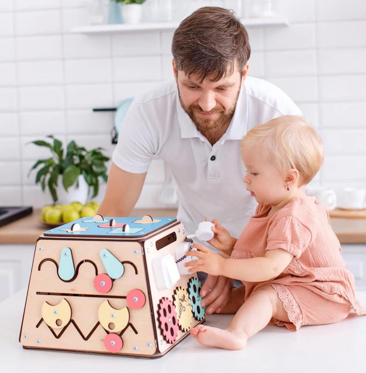 Coffre - fort - busy Board montessori, Bois Natura, 12 mois - BusyKids - myplayground