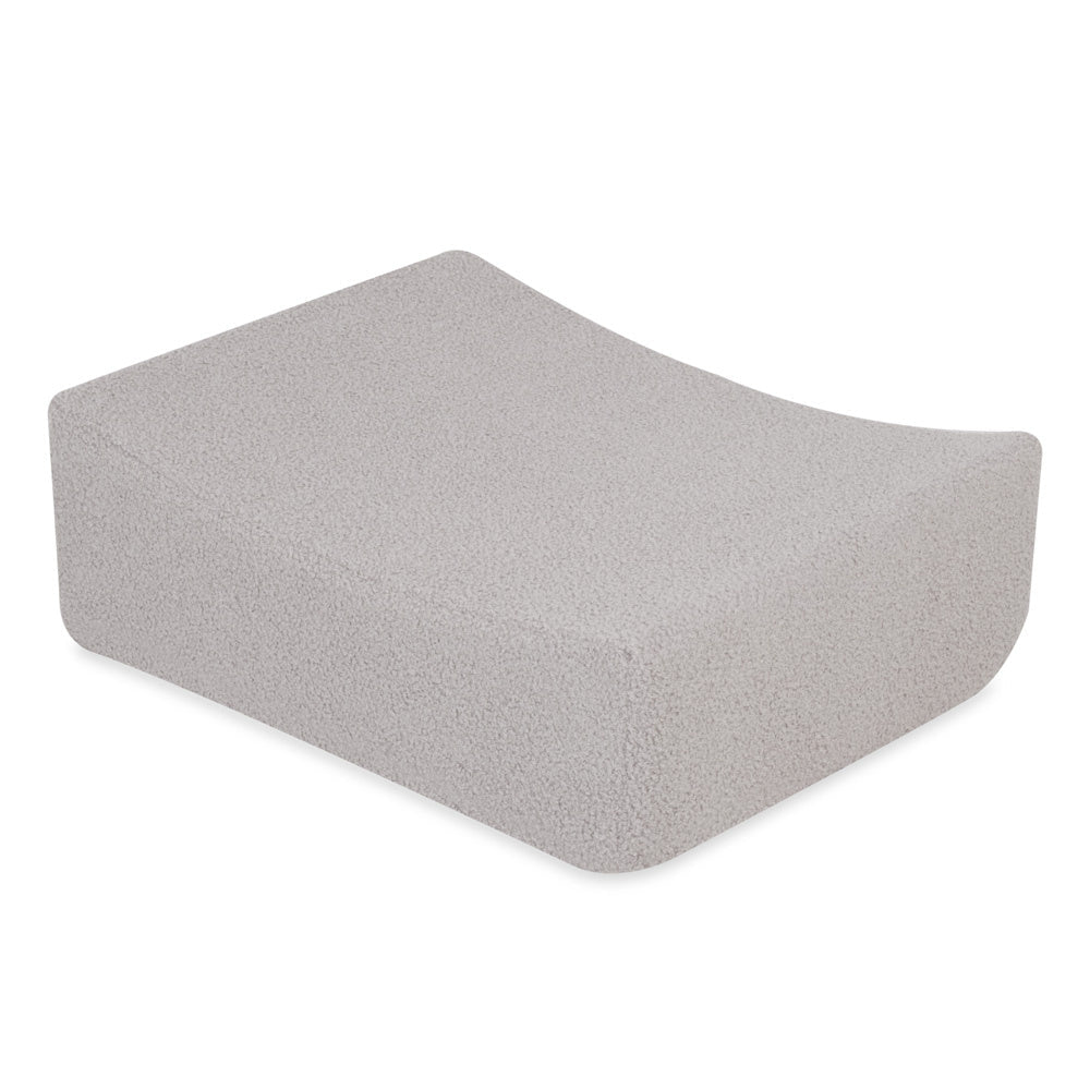 Mini terrain de jeu – agneau gris, bassin et 100 balles – Plush Nest - myplayground