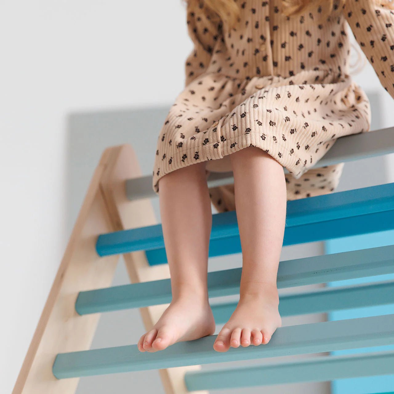 Triangle de Motricité Pikler - Menthe, bois natura, 12 mois - BusyKids - myplayground