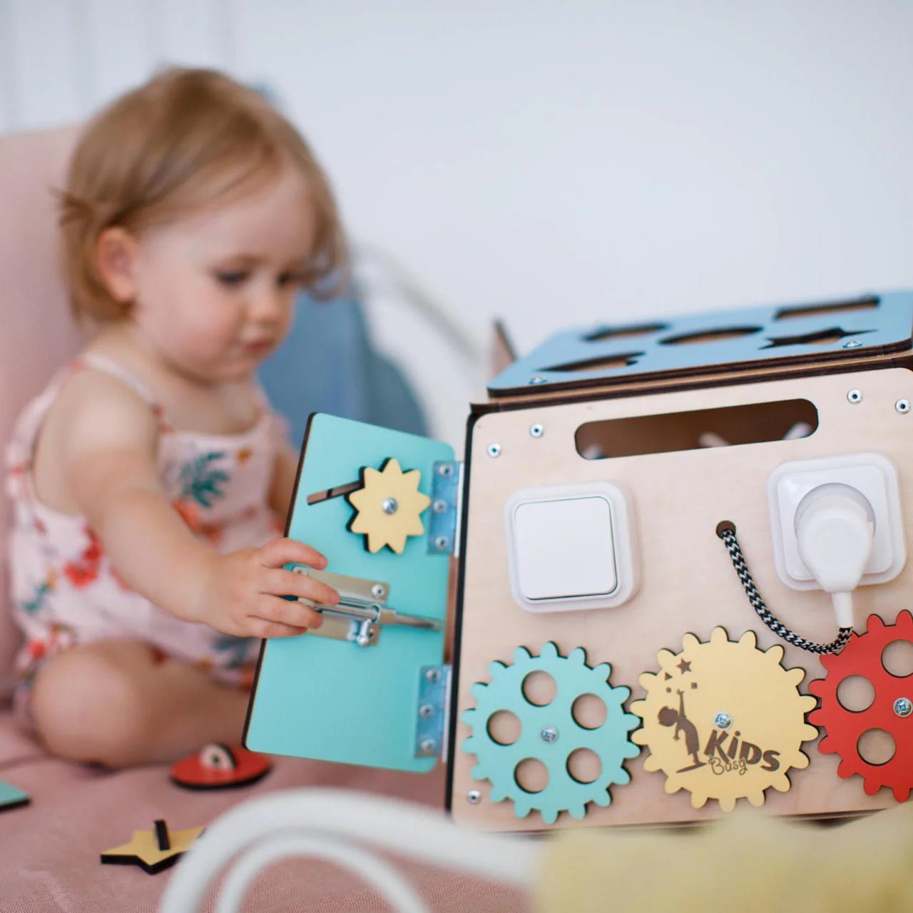 Coffre - fort - busy Board montessori, Bois Natura, 12 mois - BusyKids - myplayground