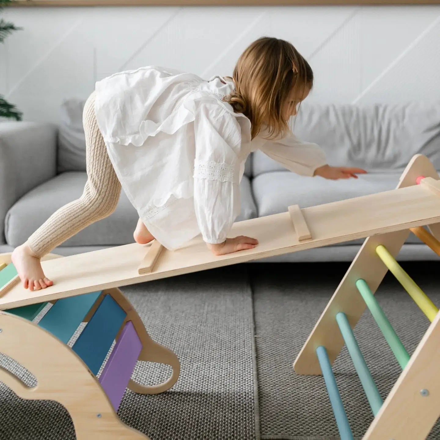 Ensemble triangle pikler + planche + bascule d’équilibre -arc-en-ciel, bois Natura, 12 à 18 mois - BusyKids by BusyKids