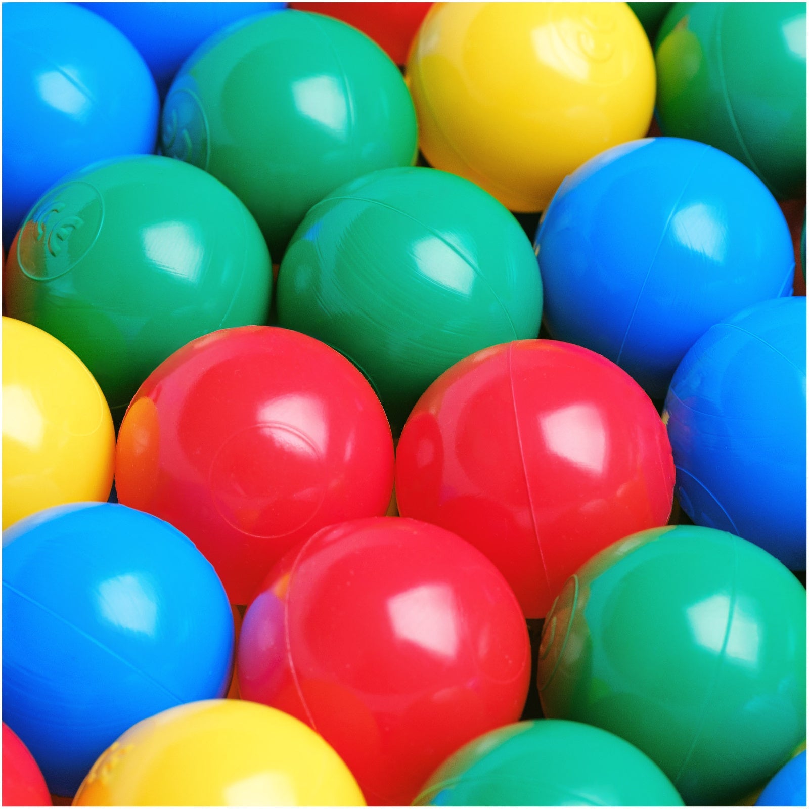 Boule de piscine à balles - 6 cm, lot de 200 pcs : bleu, vert, rouge, jaune - Plush Nest - Misioo - myplayground