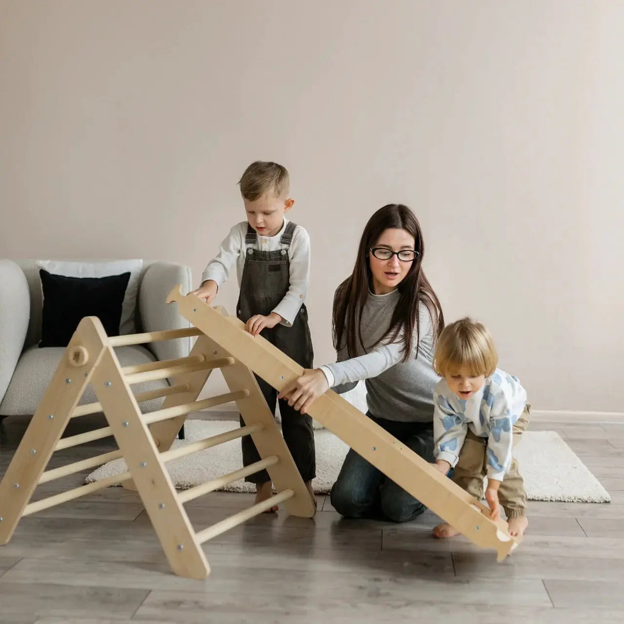 Ensemble triangle de motricité pikler et planche - couleur nature, bois brut, 12 à 18 mois - BusyKids by BusyKids