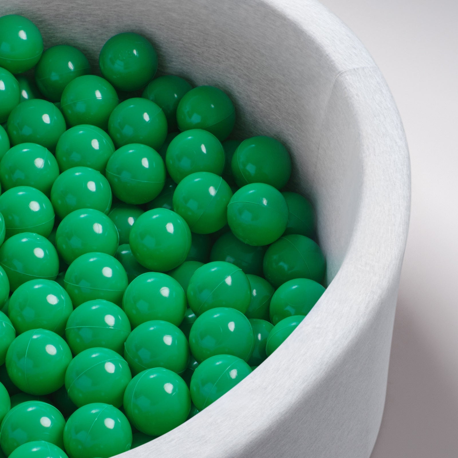 Boule de piscine à balles - 6 cm, verte - Plush Nest - Misioo - myplayground