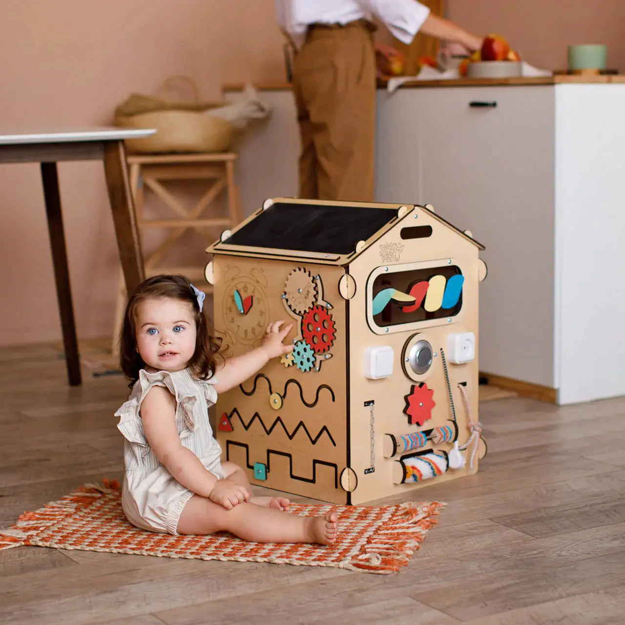 Maisonnette Éducative - Bois Natura, 12 à 18 mois - BusyKids by BusyKids